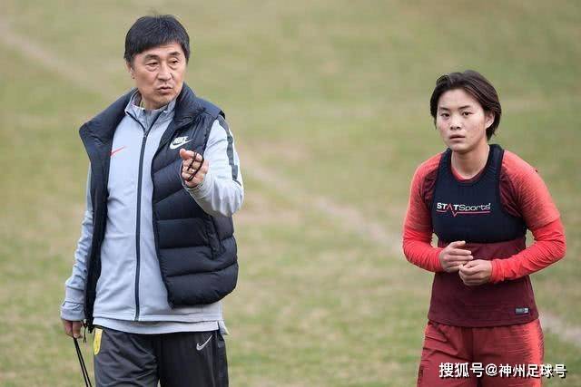 这球漂亮！德布劳内禁区外右脚劲射破门，突尼斯门将目送皮球入网